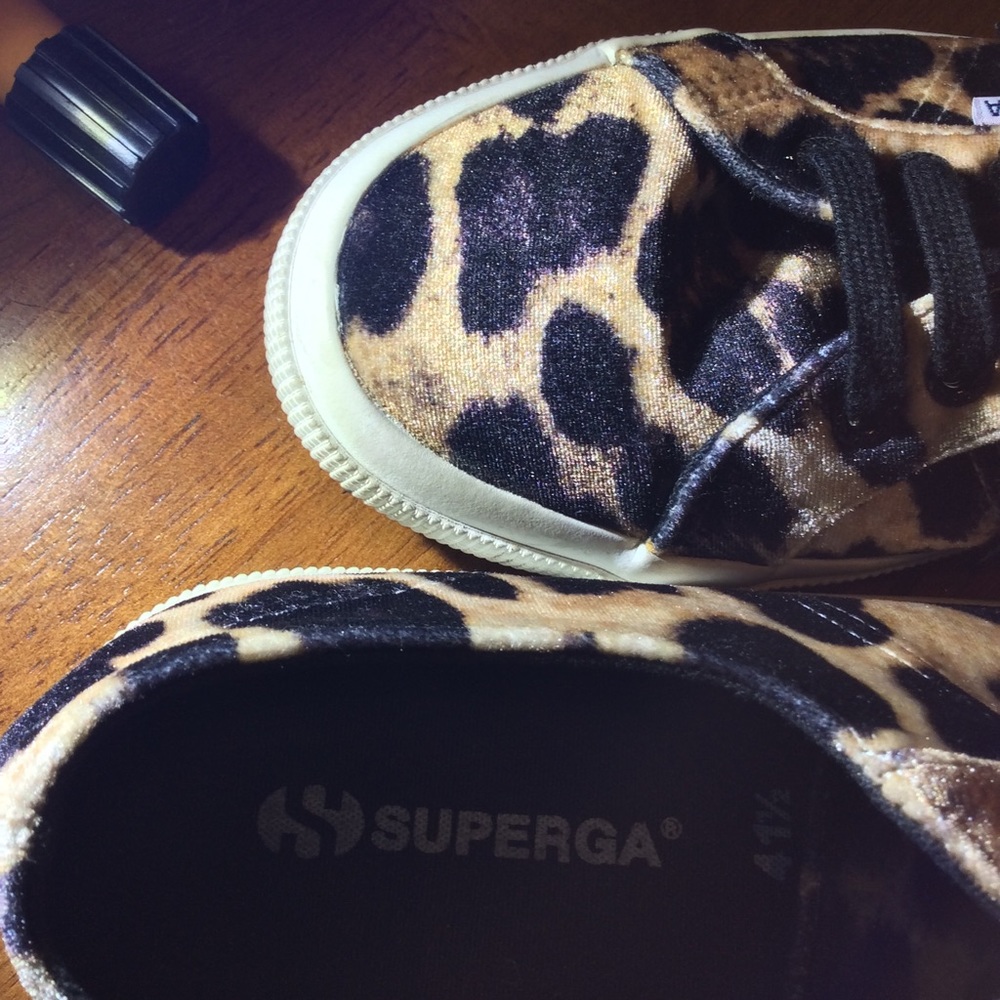 Super hot🔥🔥 Superga velvet leopard print. Size10 - Picture 4 of 7